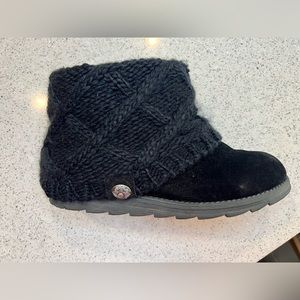 Muk Luk black on black knit overlay booties, barely worn, very warm
